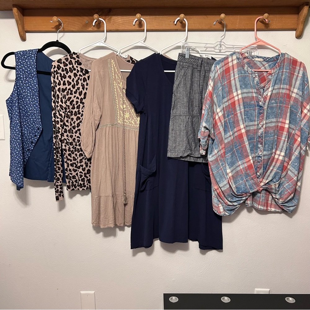 Size Medium Bundle of 6 Women’s Items